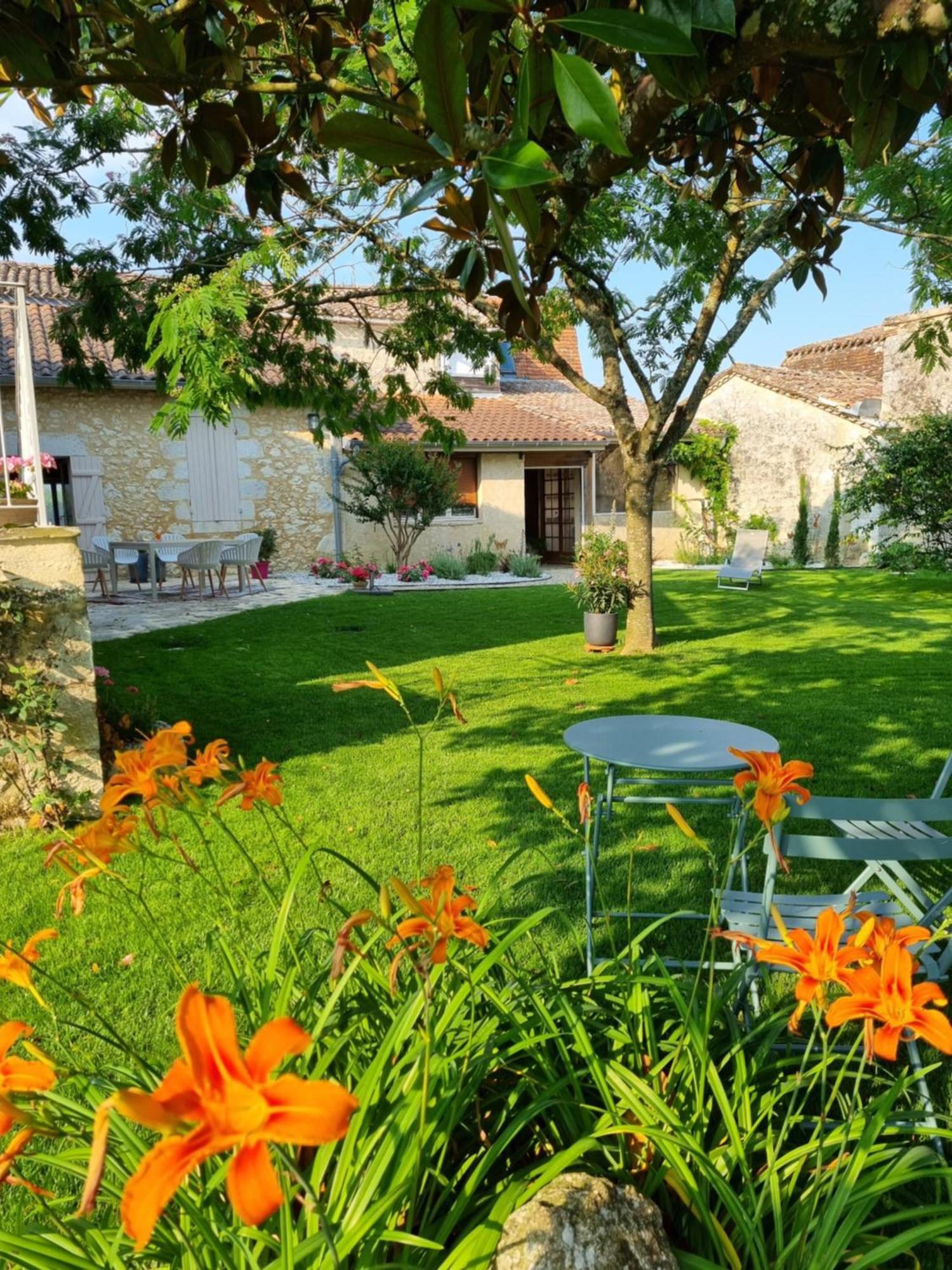 L'Esprit Du 24 Bed & Breakfast Rouffignac-de-Sigoules Exterior photo
