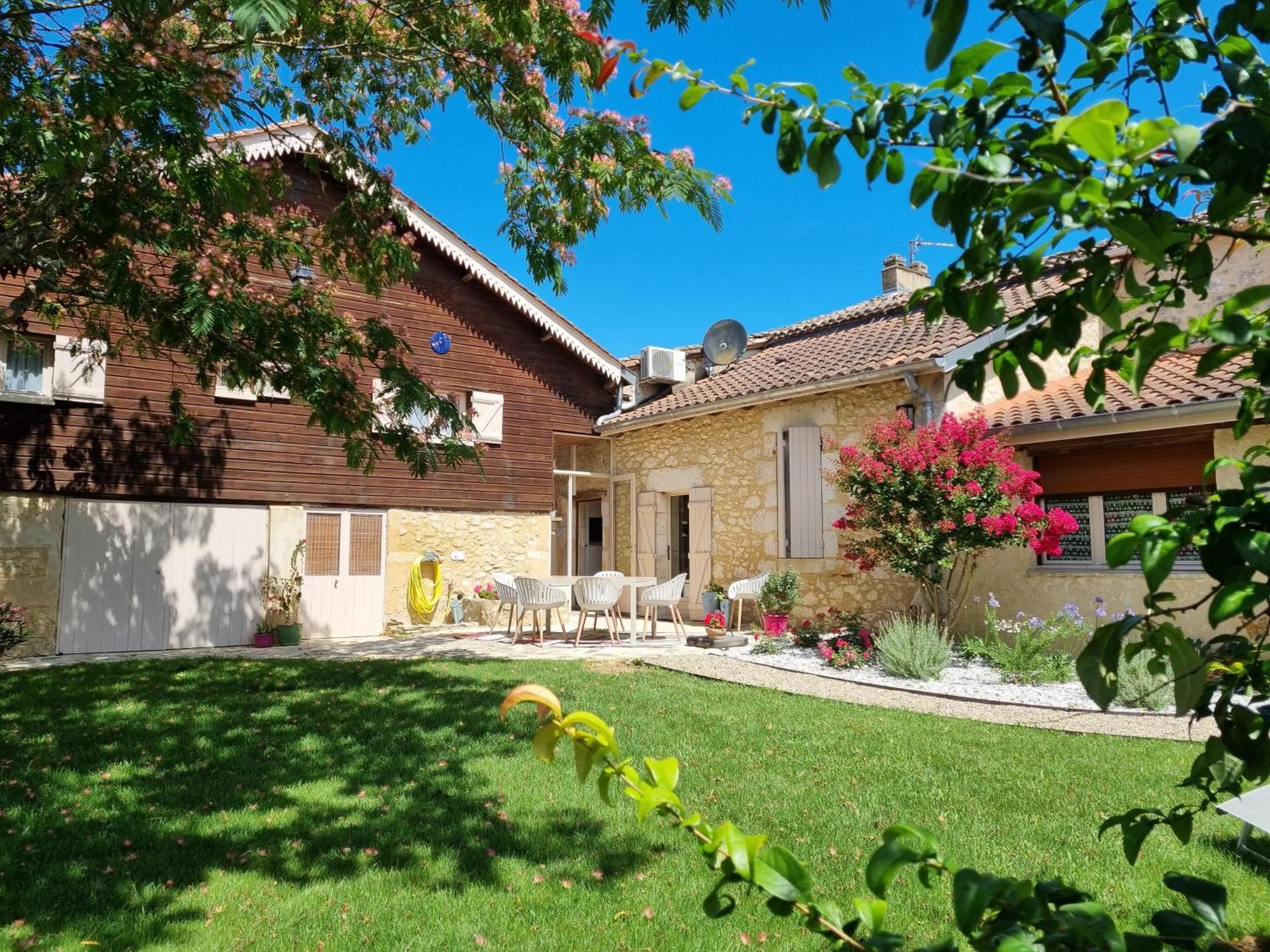 L'Esprit Du 24 Bed & Breakfast Rouffignac-de-Sigoules Exterior photo